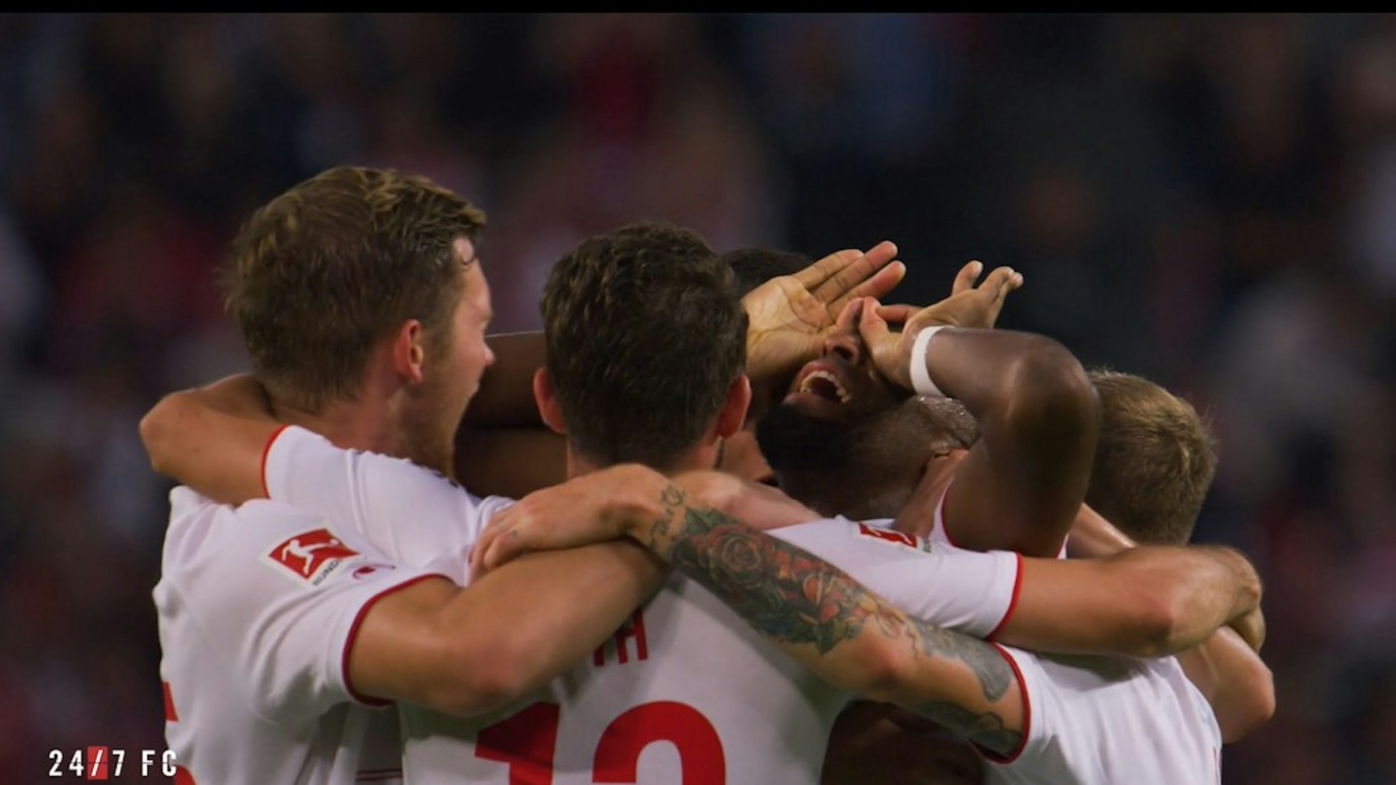 Jubeltraube beim 1. FC Köln über das 1:0 gegen RB Leipzig.