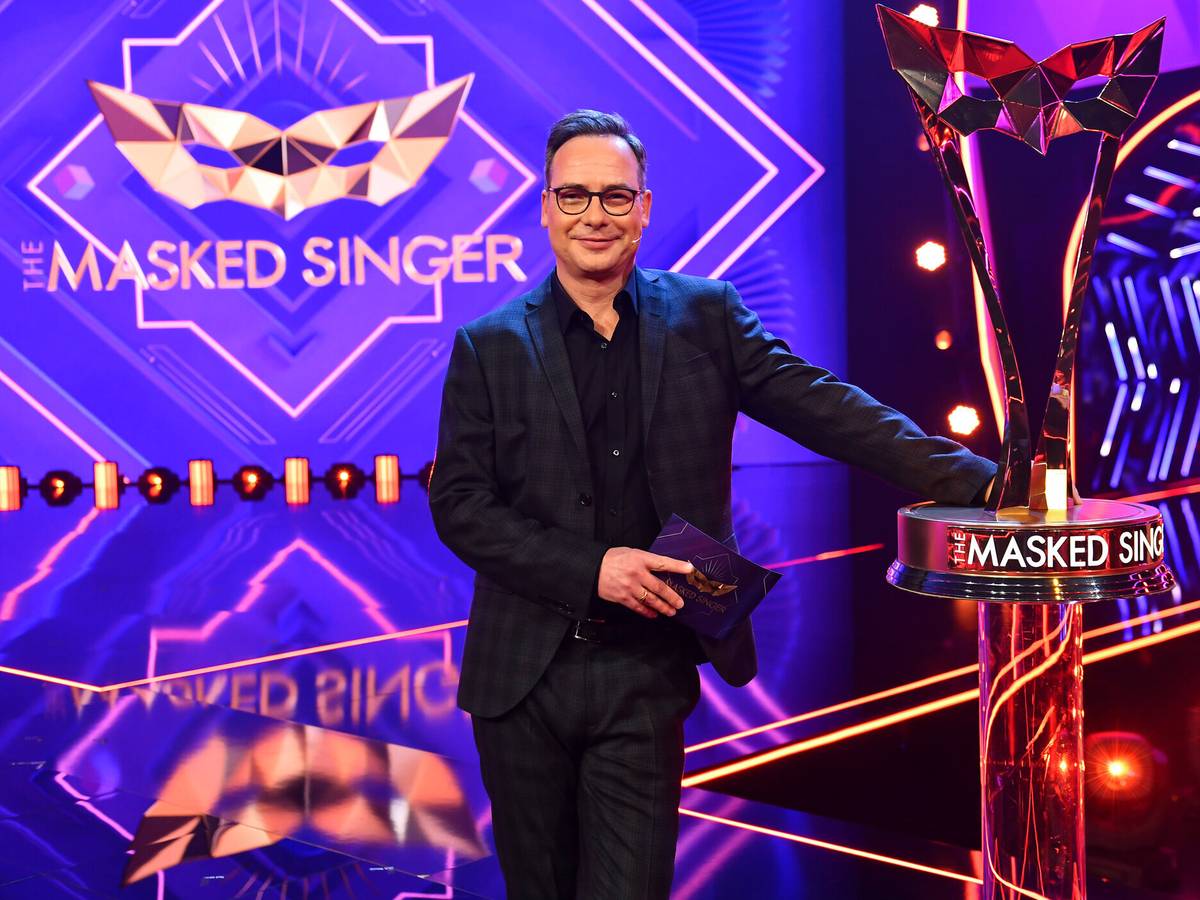 Matthias Opdenhövel präsentiert "The Masked Singer" bei ProSieben