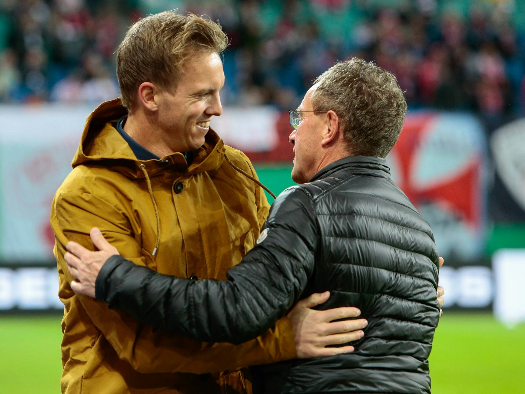 Julian Nagelsmann und Ralf Rangnick nehmen sich in den Arm