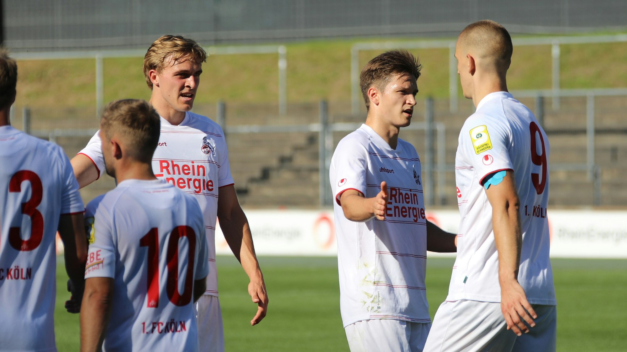 Timo Hübers (1. FC Köln) und Noah Katterbach sind für die Rerserve des 1. FC Köln im Einsatz.