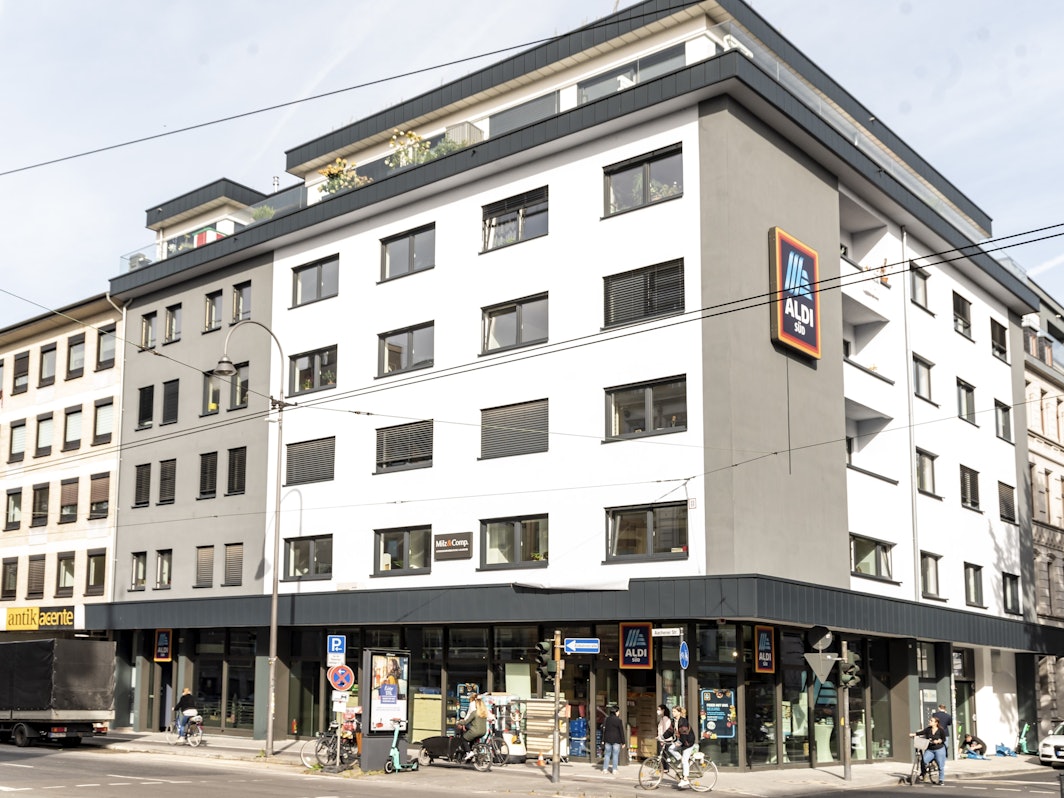 Die neue Aldi-Filiale an der Aachener Straße Ecke Moltkestraße von außen.