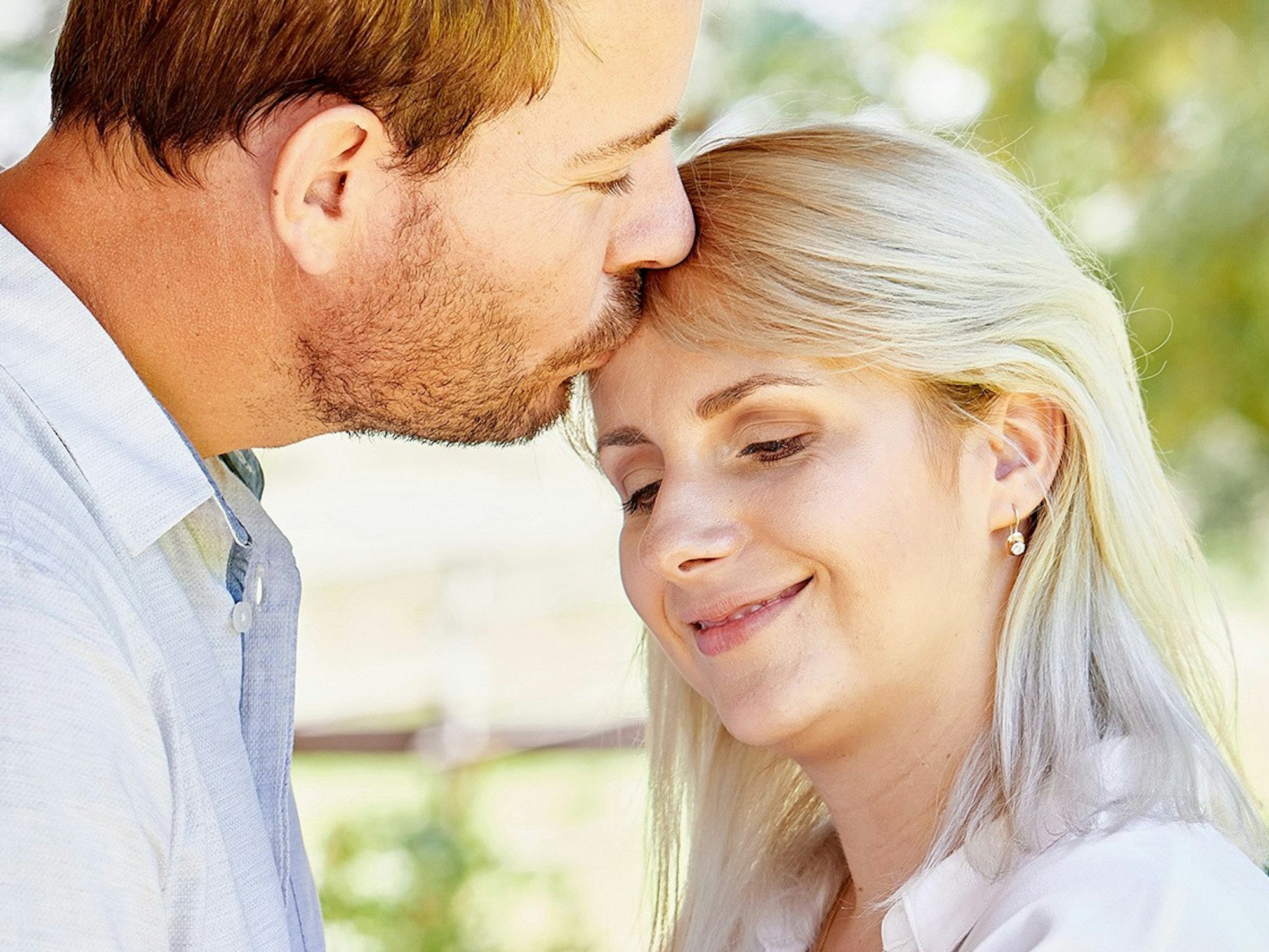 Gerald und Anna Heiser posieren auf einem Foto vom 27. September 2021 in der RTL-Show „Bauer sucht Frau“.