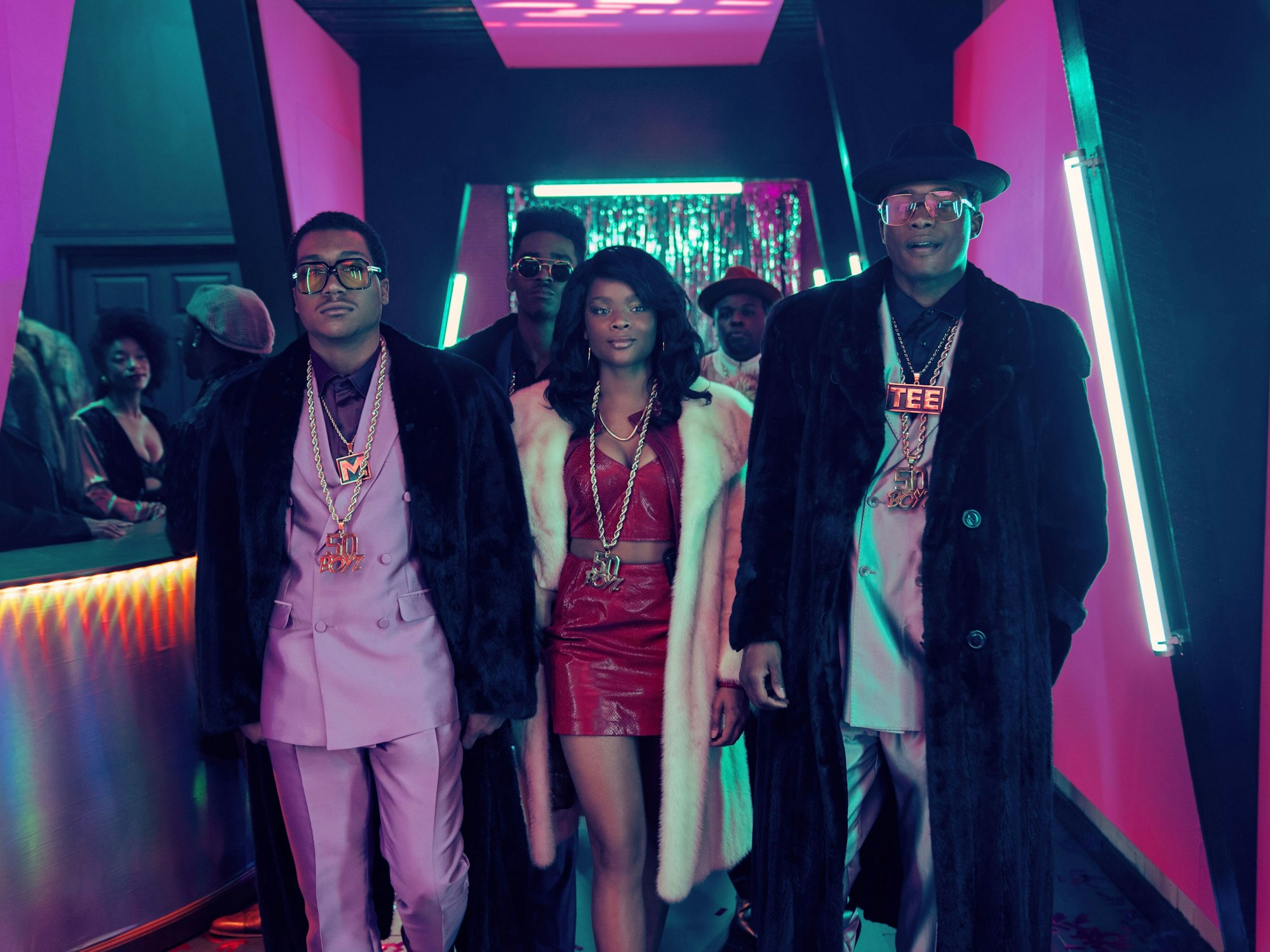 Szene aus der „Starzplay"-Serie „BMF“ über die „Black Mafia Family“ mit Demetrius „Big Meech” Flenory (l.) und Terry „Southwest T“ Flenory (r).