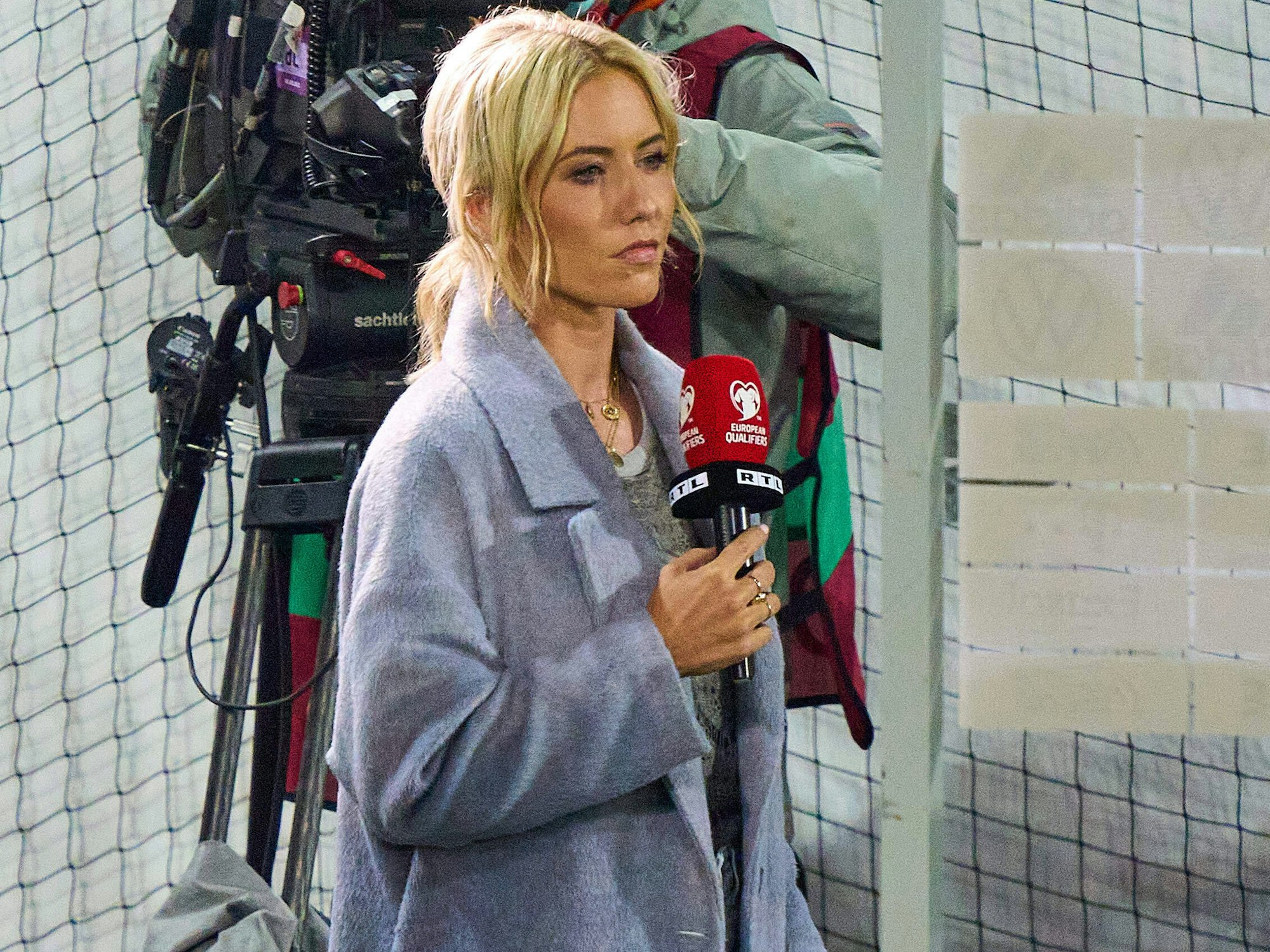 Laura Papendick von RTL beim Länderspiel gegen Liechtenstein.