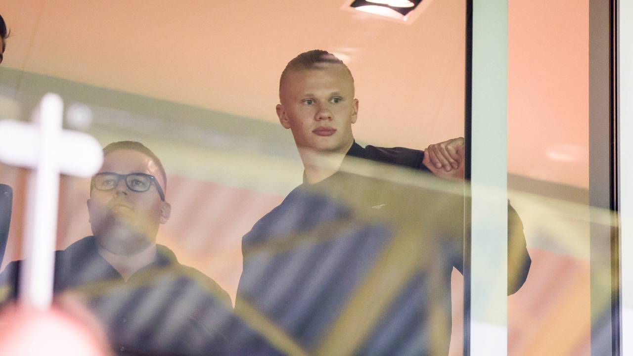 Erling Haaland von Borussia Dortmund in einer Loge im Signal Iduna Park.