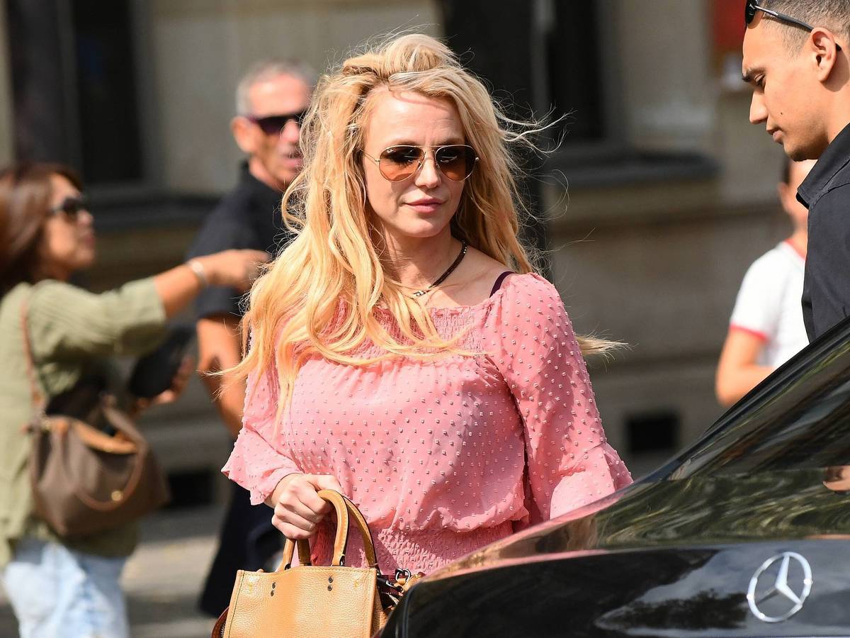 Britney Spears (hier 2018 in Paris) feiert ihren Sieg gegen ihren Vater mit Nacktfotos.