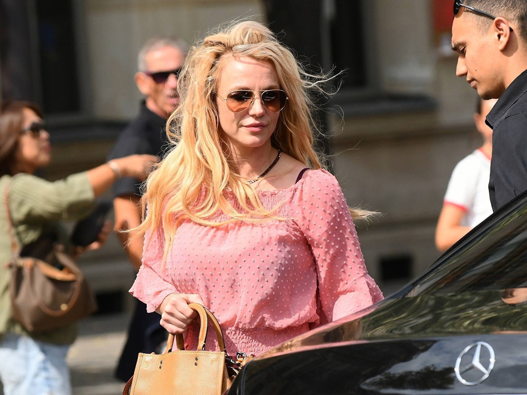 Britney Spears (hier 2018 in Paris) feiert ihren Sieg gegen ihren Vater mit Nacktfotos.