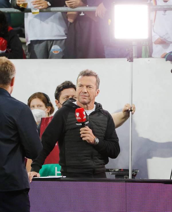 Bundestrainer Hansi Flick im Interview mit Lothar Matthäus und Florian König bei RTL.