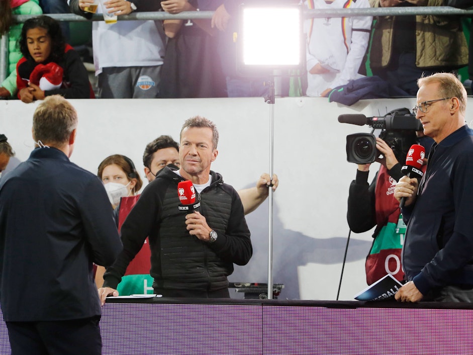 Bundestrainer Hansi Flick im Interview mit Lothar Matthäus und Florian König bei RTL.