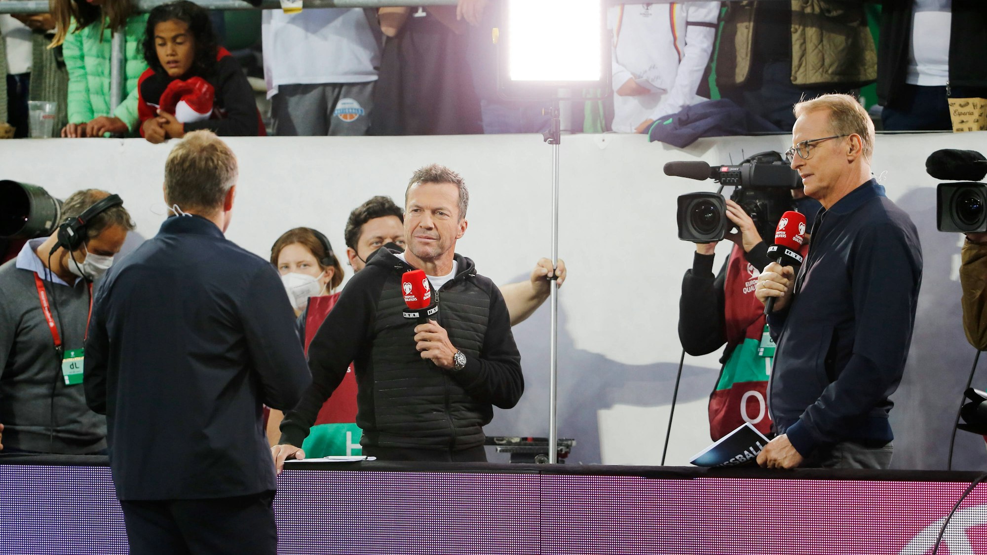 Bundestrainer Hansi Flick im Interview mit Lothar Matthäus und Florian König bei RTL.