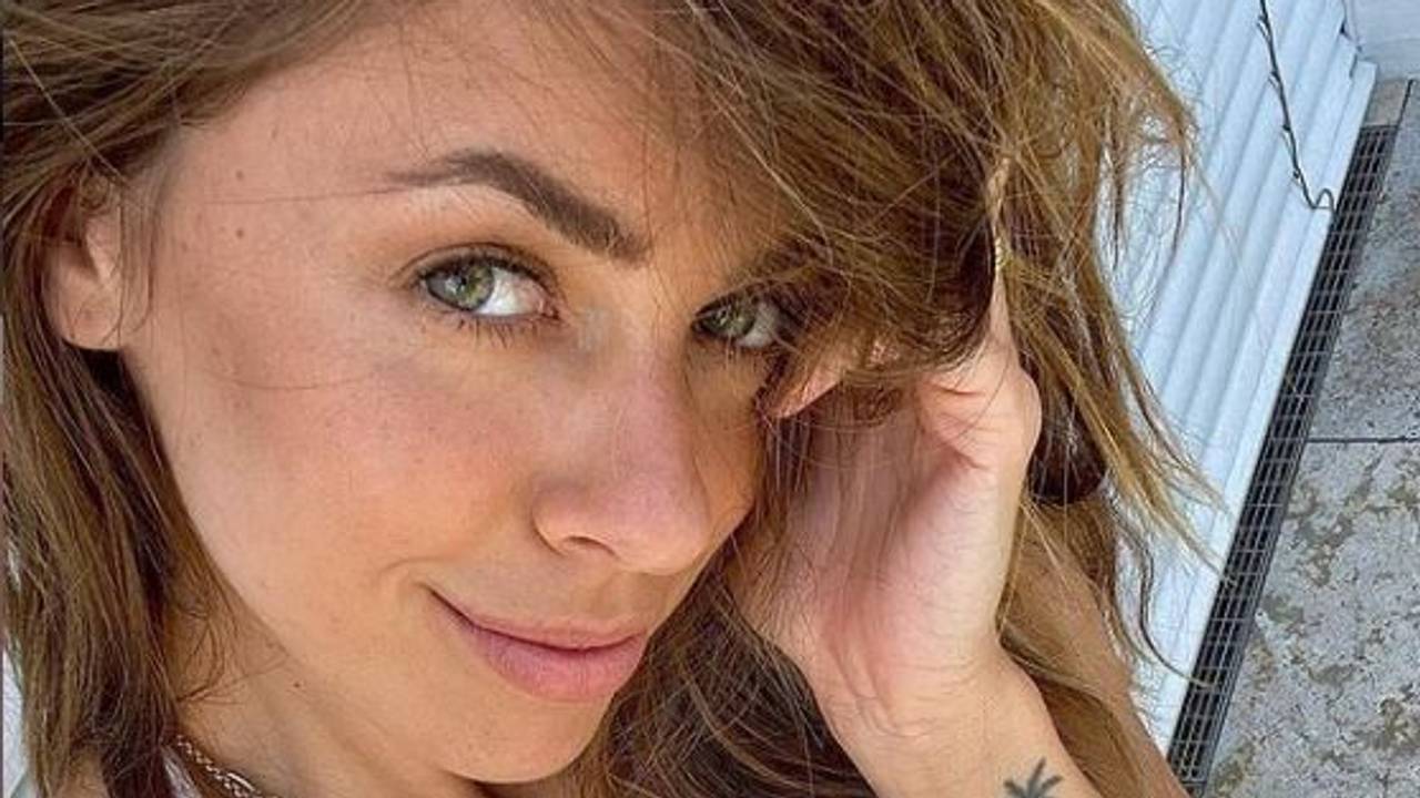 Vanessa Mai lächelt auf einem Selfie, das sie am 25. Juli 2021 auf Instagram postete, in die Kamera