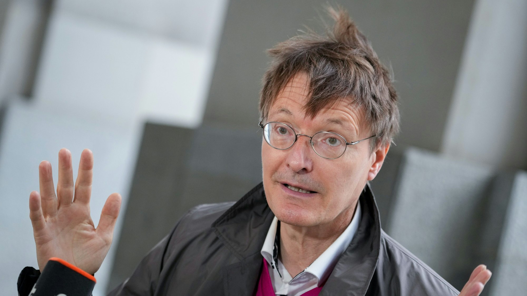 Karl Lauterbach (hier am 29.9.2021 in Berlin) hat mit einem Selfie für ein Feuerwerk auf Twitter gesorgt.