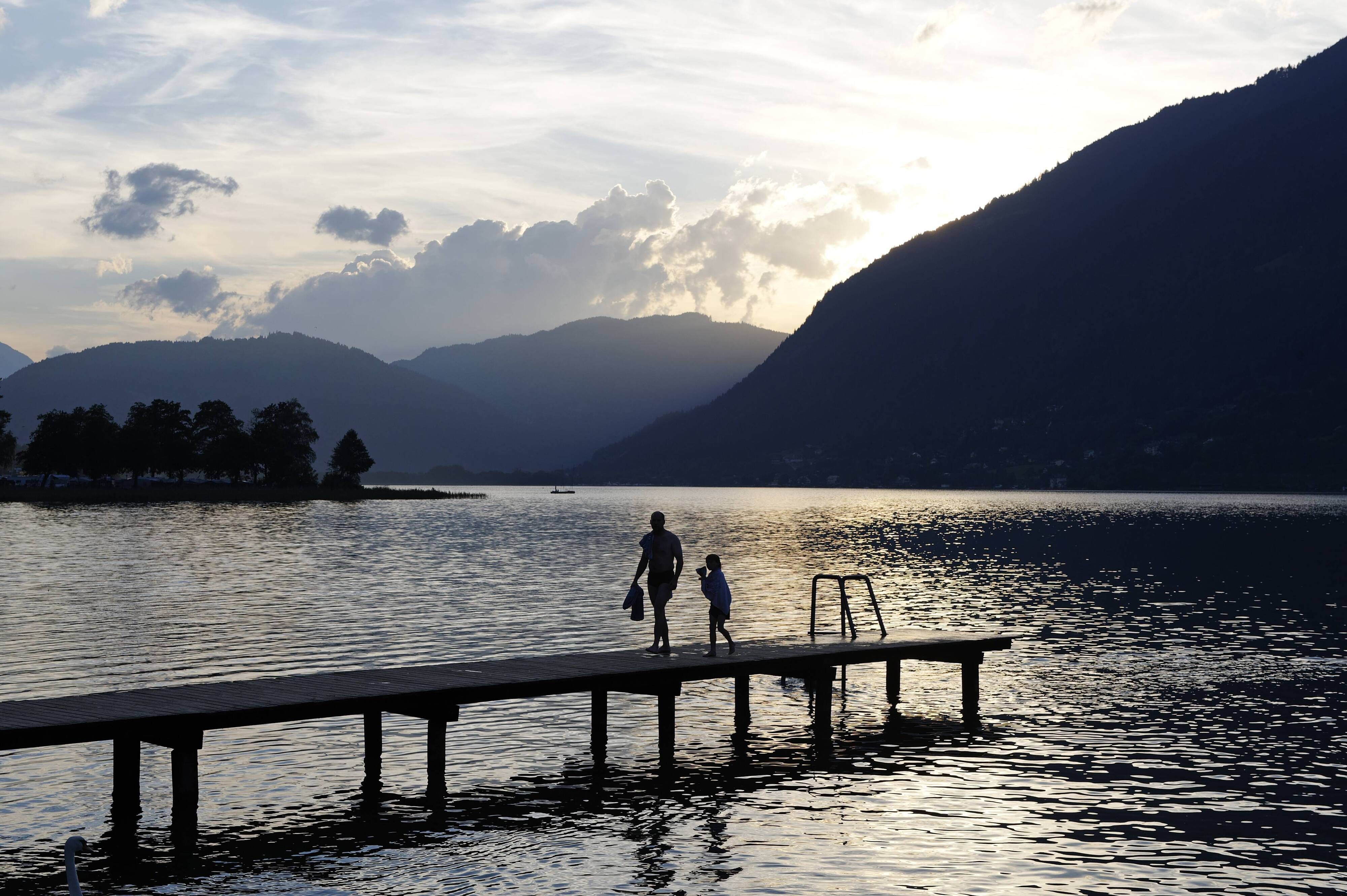 Der Ossiacher See in Kärnten (Österreich) wirkt malerisch, ist ein beliebtes Ziel für viele Touristen. Doch er birgt ein düsteres Kriegs-Geheimnis. Einem Urlauber aus Deutschland wurde das nun zum Verhängnis.
