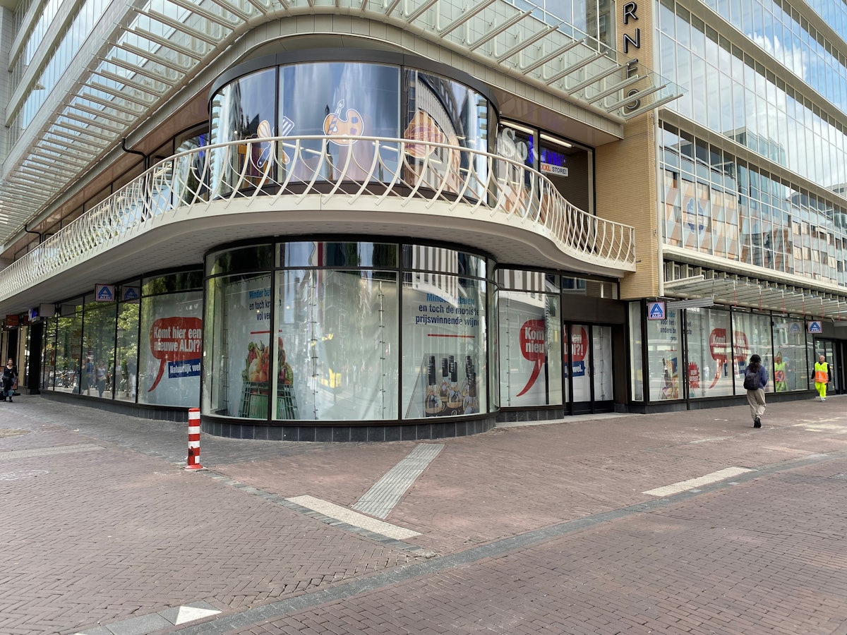 Aldi will die neue Technik zunächst in einer Filiale testen. Das Foto zeigt einen Aldi-Markt in der Innenstadt von Utrecht.