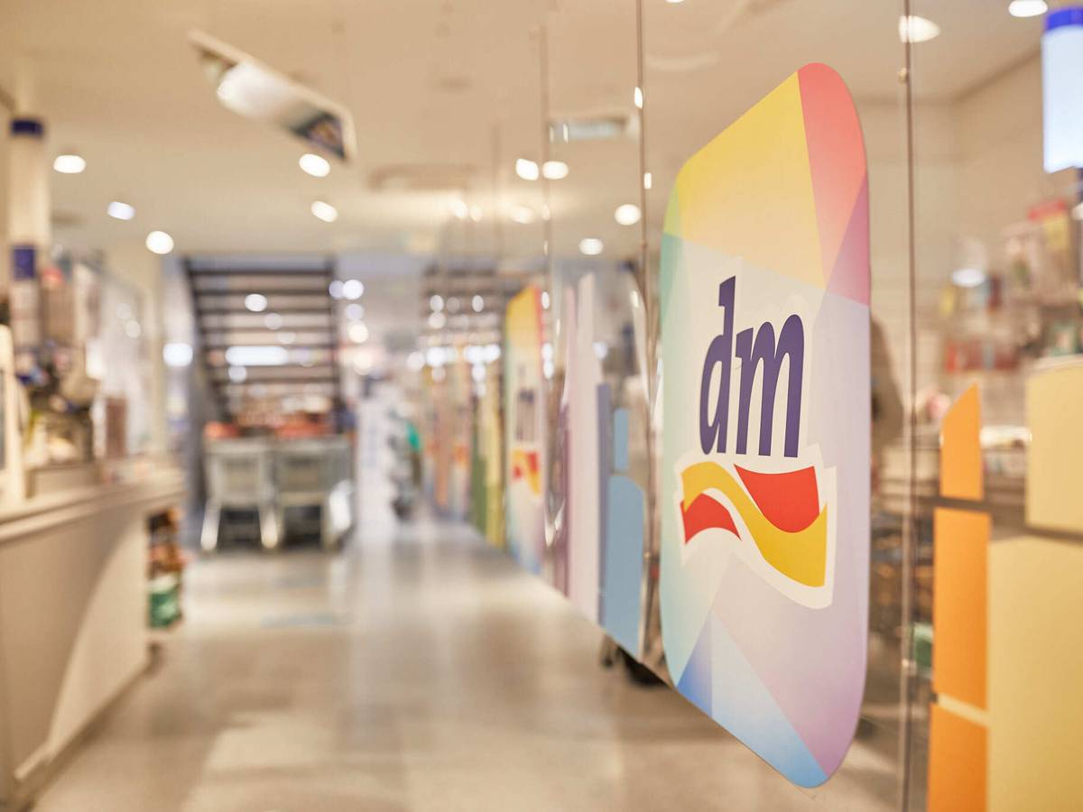 Blick in eine dm-Filiale im November 2020: Kunden sind enttäuscht darüber, dass die Drogeriekette seine Schnelltestzentren schließt. Dabei war das längst klar.