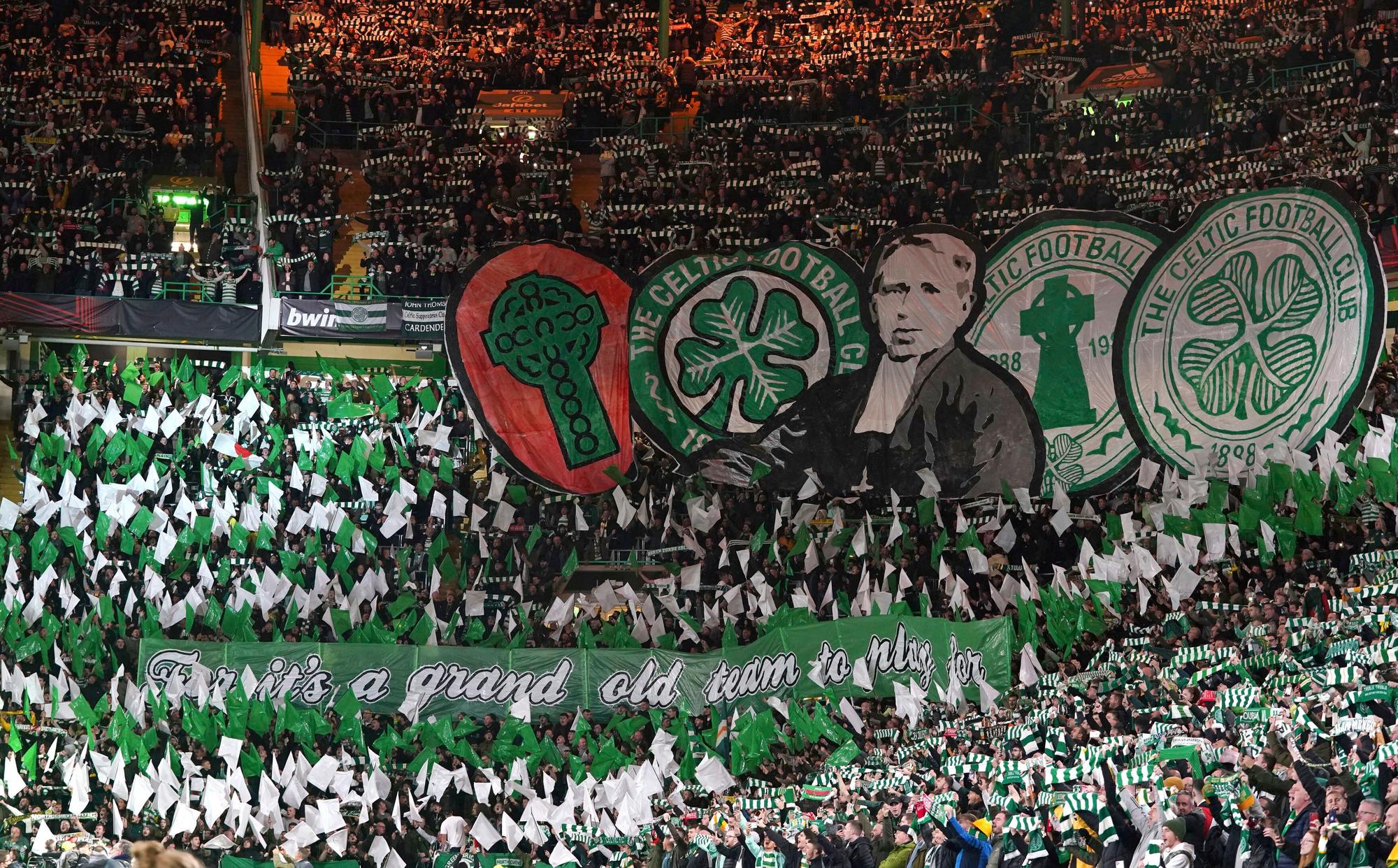 Choreographie der Fans von Celtic Glasgow beim Spiel gegen Bayer Leverkusen.