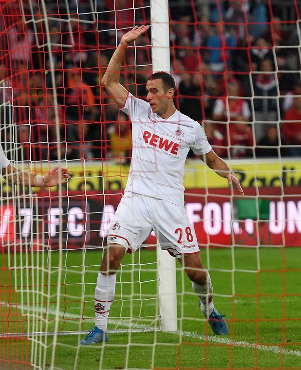 Rafael Czichos und Ellyes Skhiri spielen für den 1. FC Köln gegen Greuther Fürth.