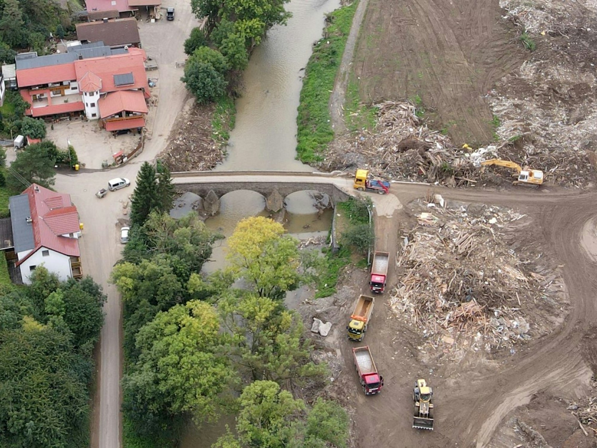 Drohnenfoto von Dernau im Ahrtal, September 2021.