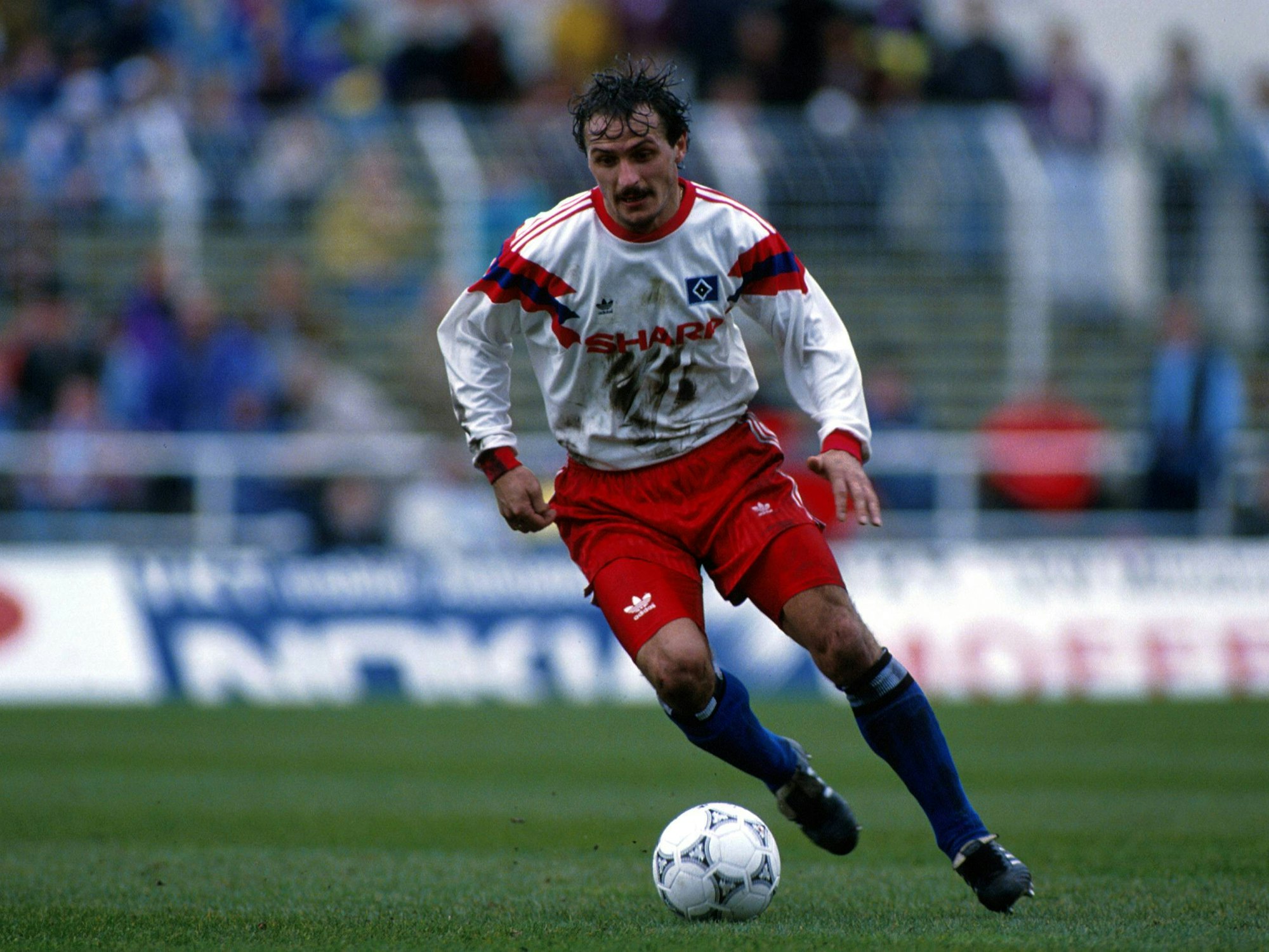 Jan Furtok (HSV) am Ball.