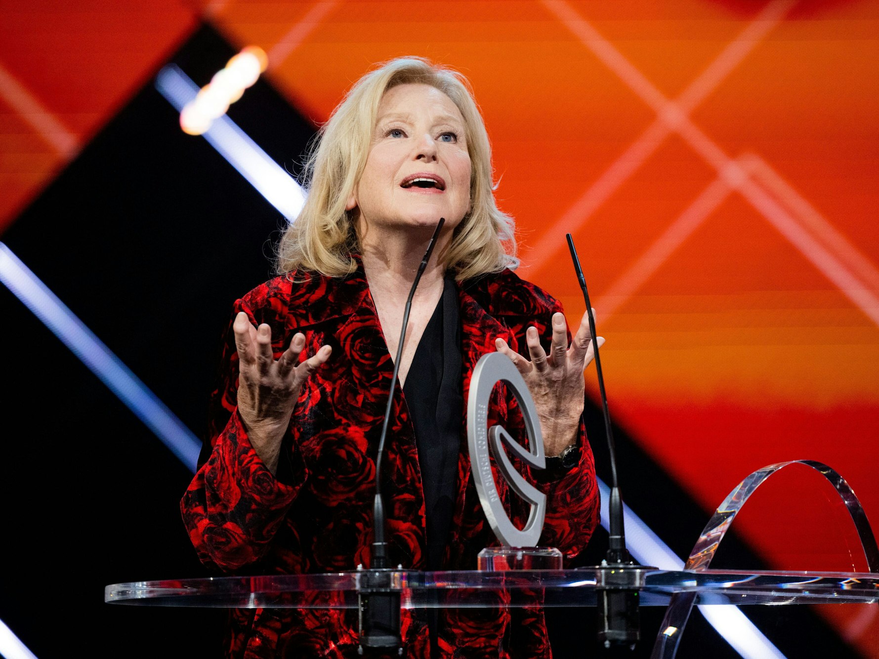 Maren Kroymann, Gewinnerin in der Kategorie "Ehrenpreis" spricht bei der Verleihung des "Deutschen Comedypreises".