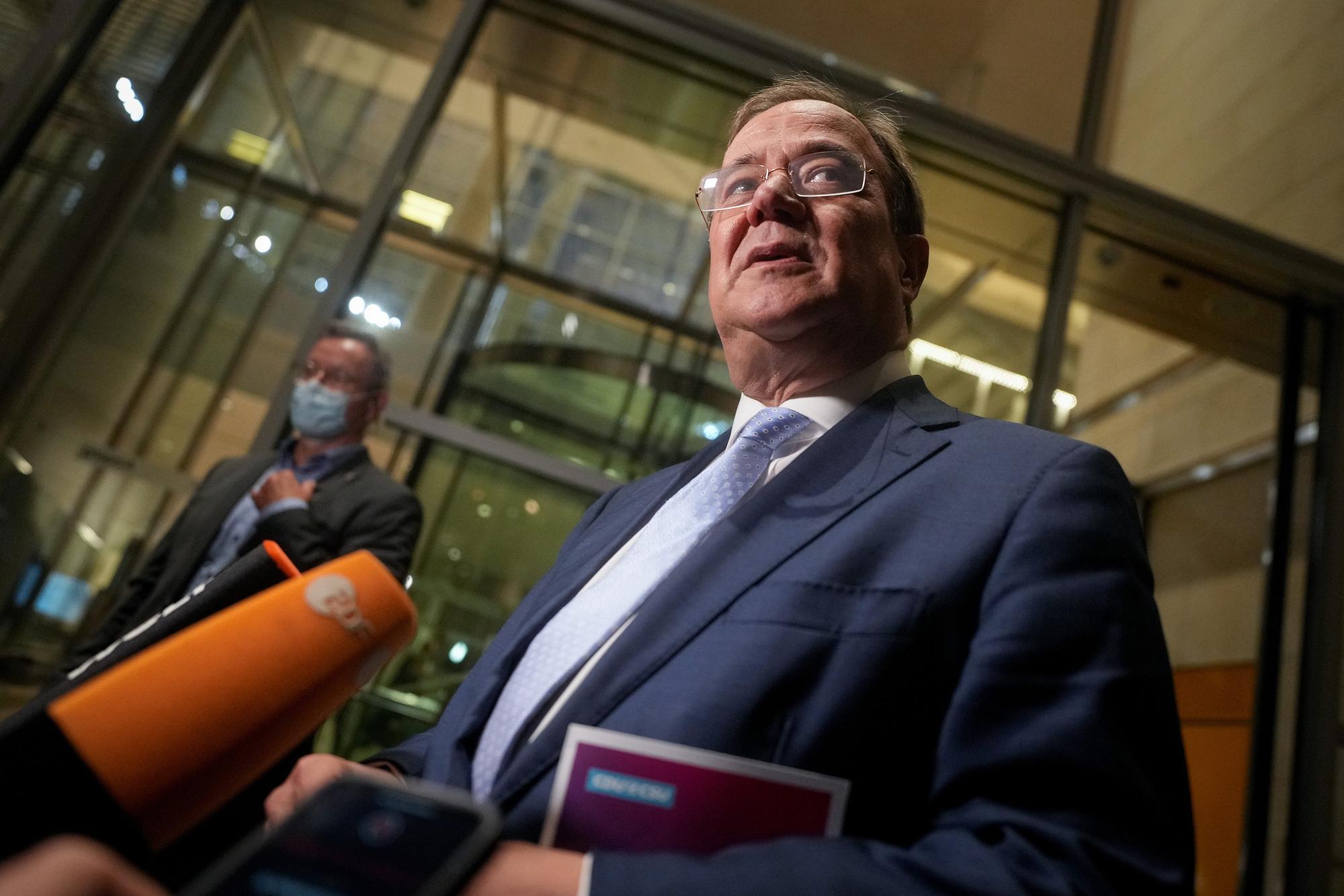 Armin Laschet, Unions-Kanzlerkandidat, CDU-Bundesvorsitzender und Ministerpräsident von Nordrhein-Westfalen, gibt nach der ersten Fraktionssitzung der Union am 28.09.21 ein Pressestatement.