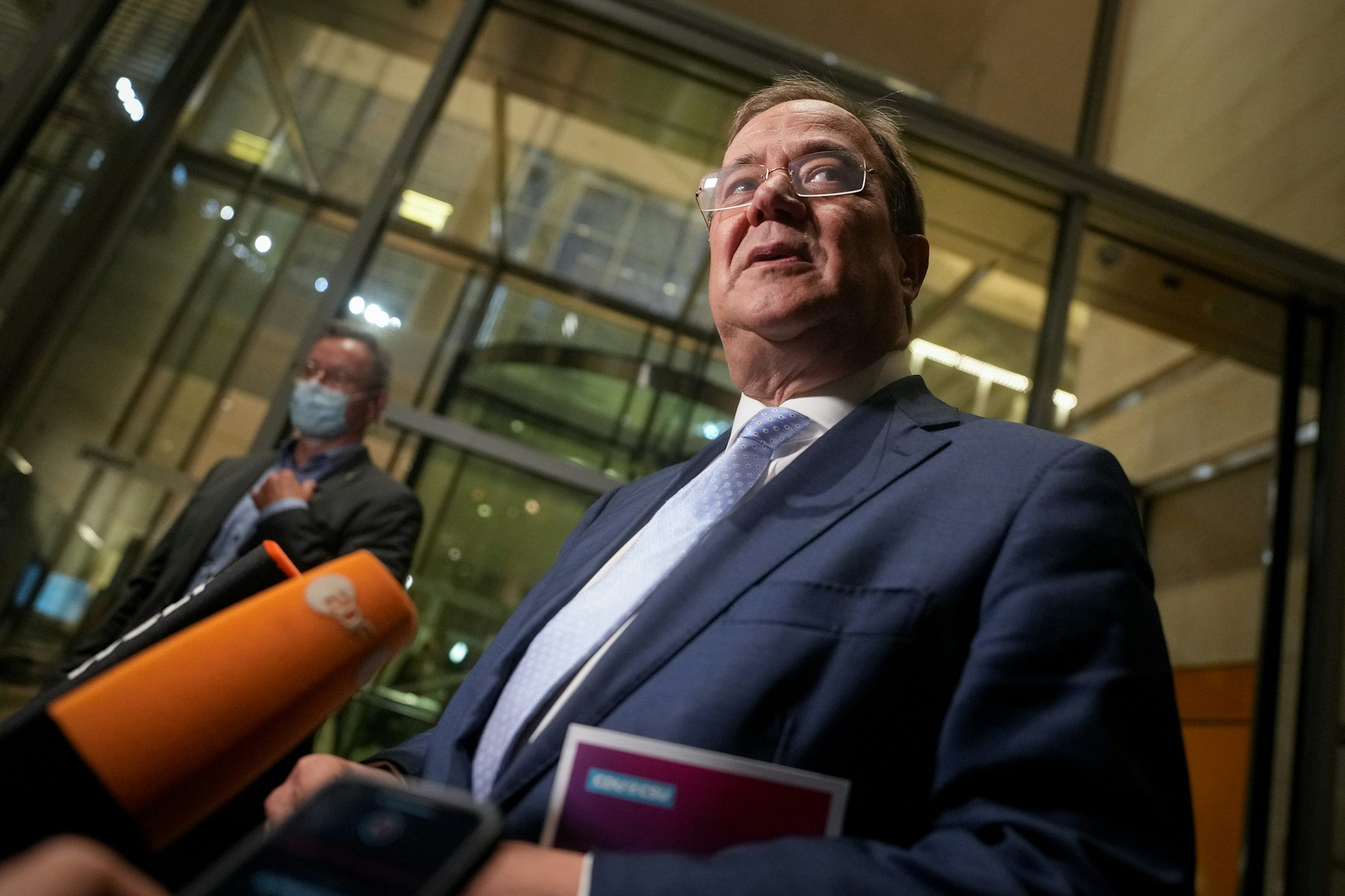 Armin Laschet, Unions-Kanzlerkandidat, CDU-Bundesvorsitzender und Ministerpräsident von Nordrhein-Westfalen, gibt nach der ersten Fraktionssitzung der Union am 28.09.21 ein Pressestatement.