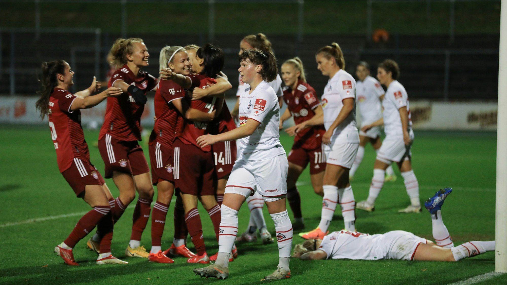 Der 1. FC Köln verliert in der Frauen-Bundesliga gegen den FC Bayern München.