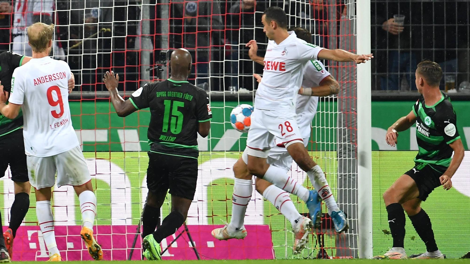 Ellyes Skhiri und Rafael Czichos treffen gemeinsam gegen Fürth.
