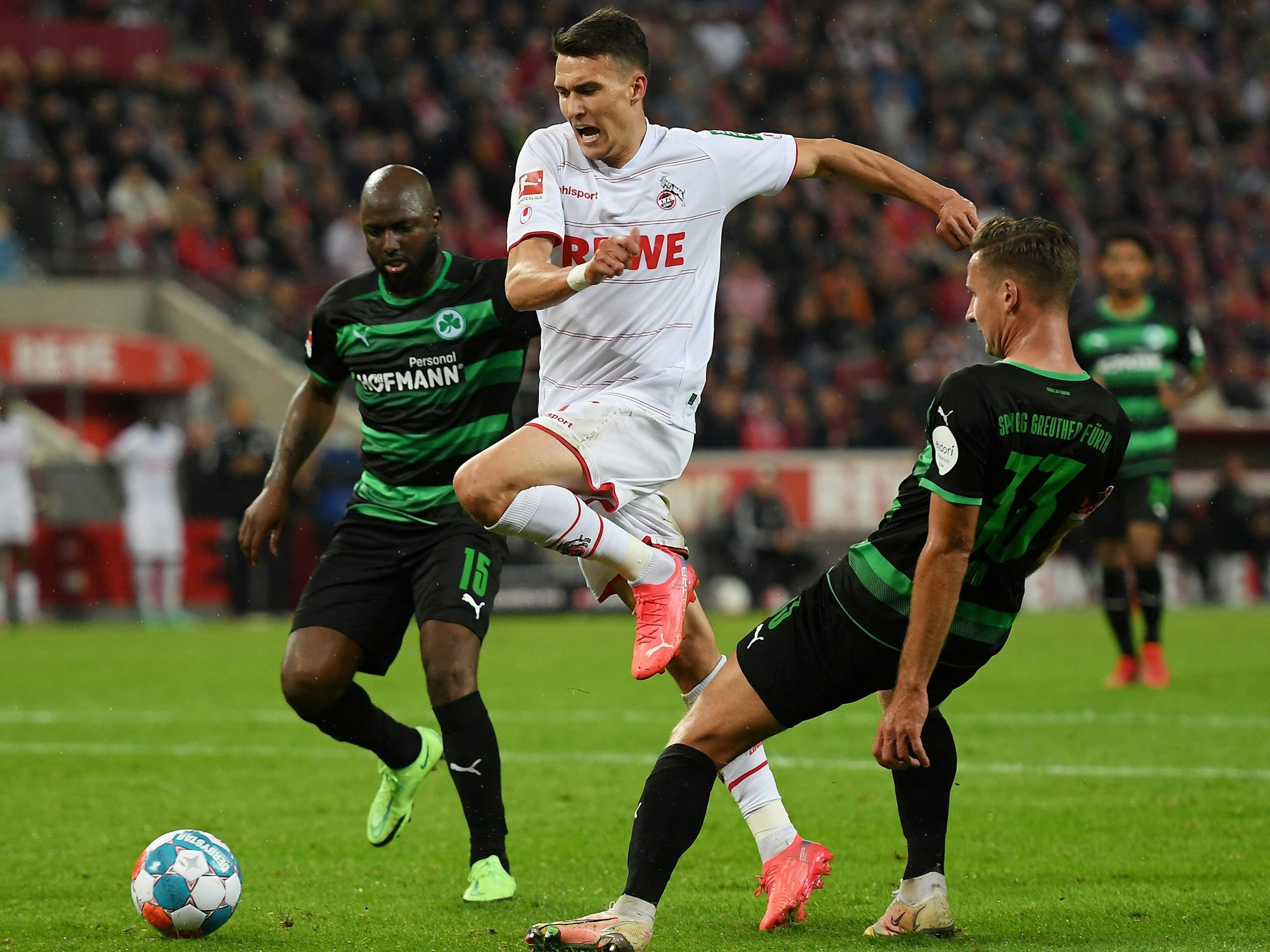 Dejan Ljubicic spielt für den 1. FC Köln gegen Greuther Fürth.