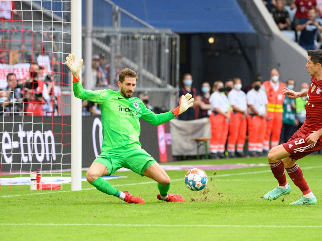 Robert Lewandowski scheitert an Kevin Trapp.