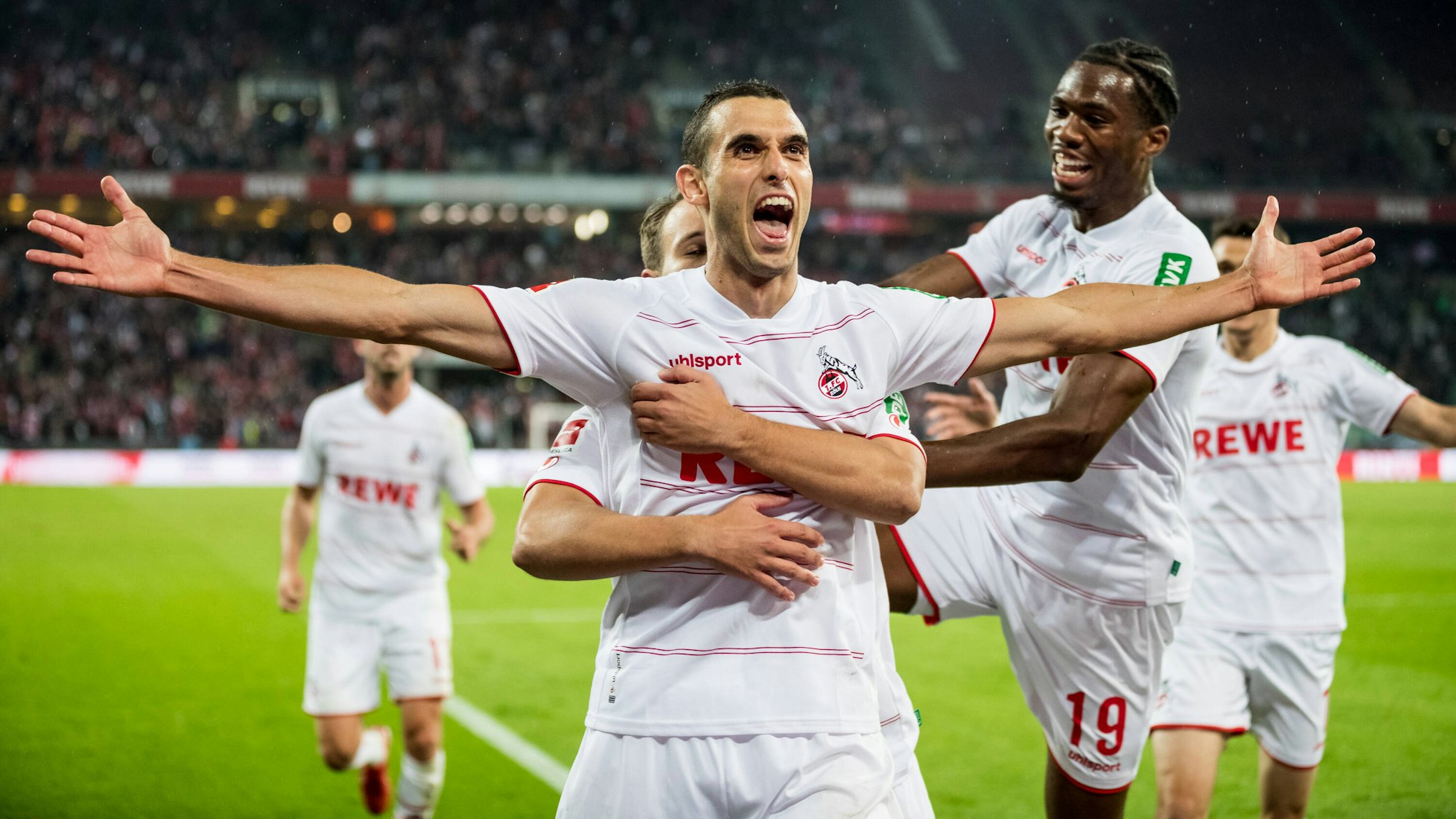 Ellyes Skhiri jubelt für den 1. FC Köln gegen Greuther Fürth.