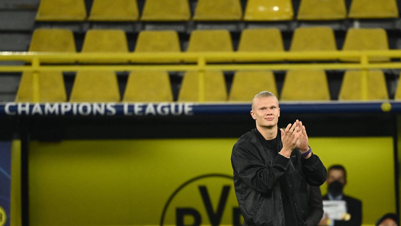 Erling Braut Haaland wurde in Dortmund von der UEFA als bester Stürmer ausgezeichnet.