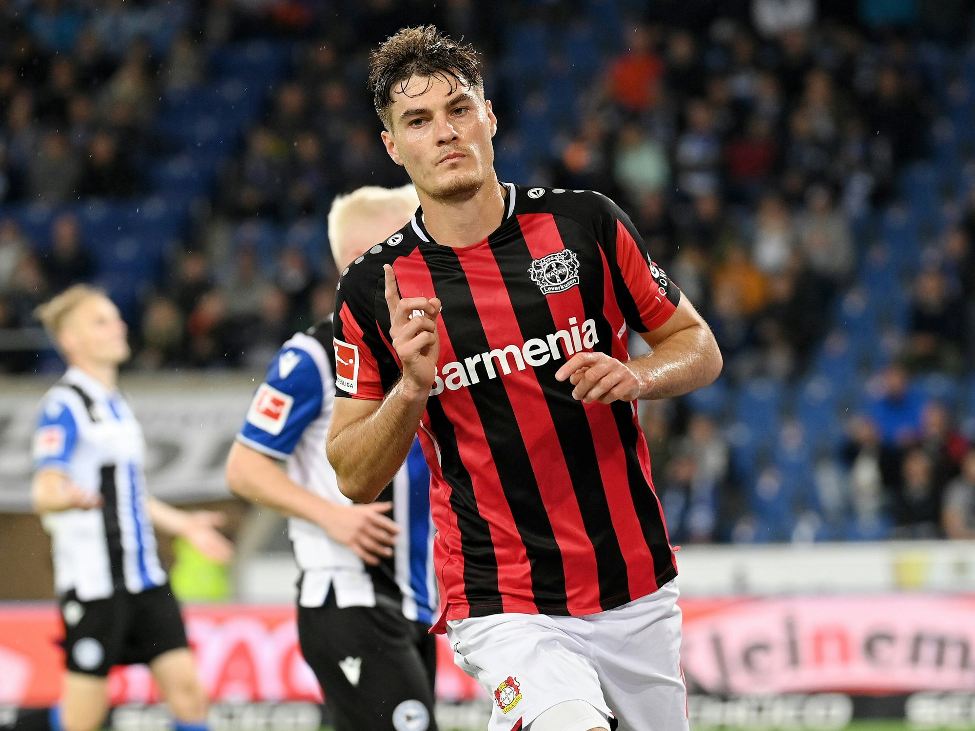 Nach seinem Tor hebt Patrik Schick dezent den Zeigefinger.