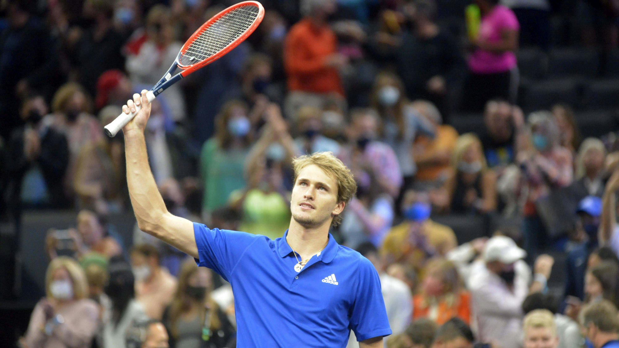 Alexander Zverev bedankt sich beim Publikum