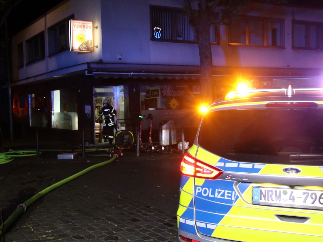Köln: Feuerwehr bei einem Einsatz wegen eines Brands in Humboldt-Gremberg