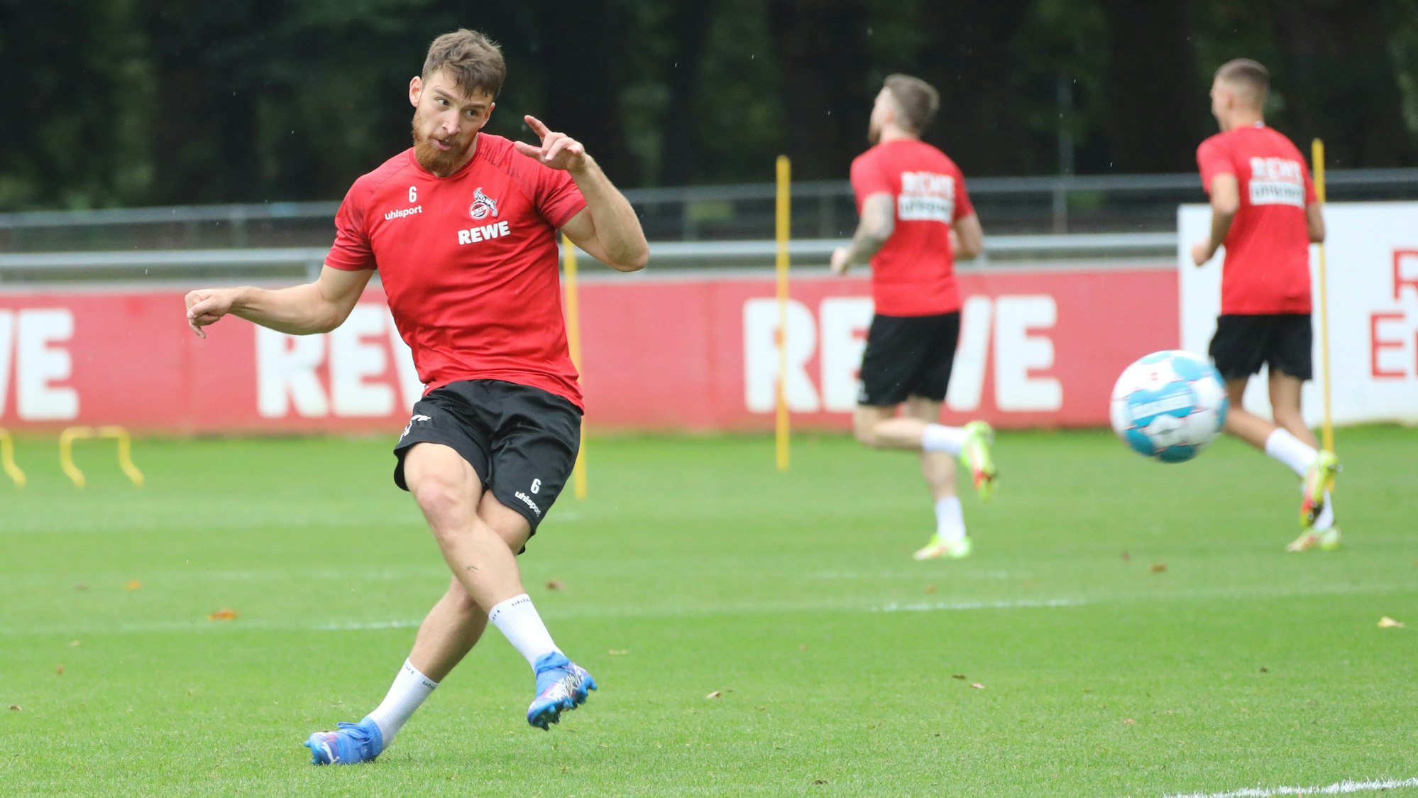 Salih Özcan trainiert beim 1. FC Köln.