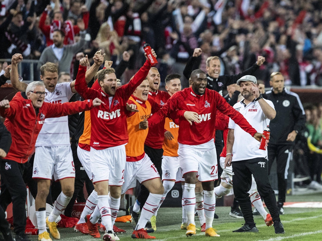 Der 1. FC Köln bejubelt den Heimsieg gegen Greuther Fürth.