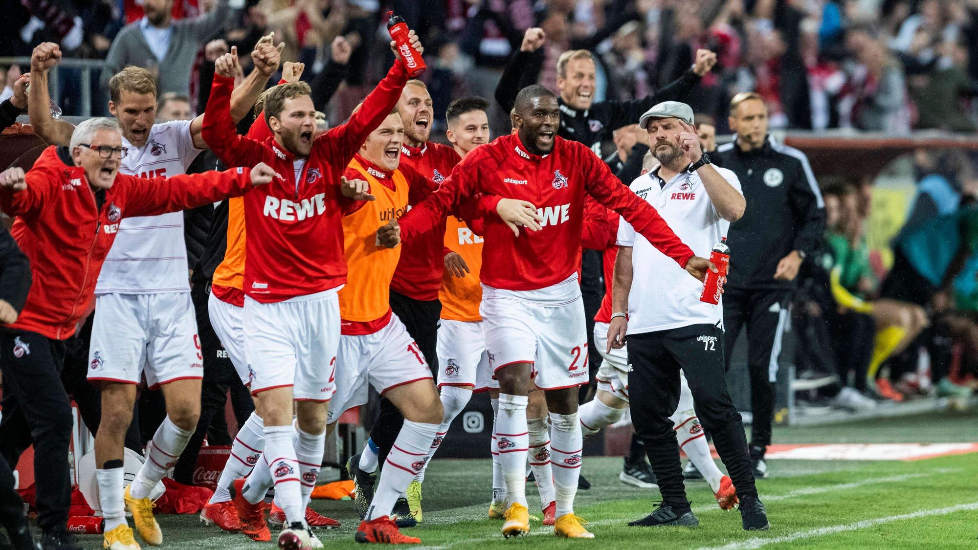 Der 1. FC Köln bejubelt den Heimsieg gegen Greuther Fürth.