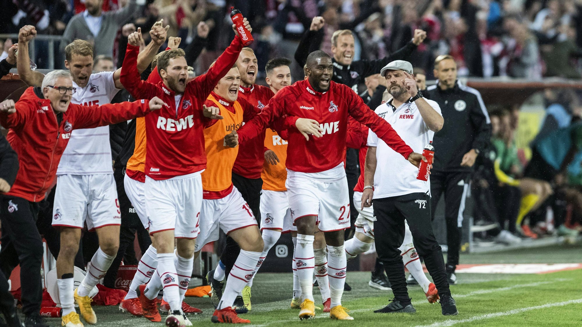 Der 1. FC Köln bejubelt den Heimsieg gegen Greuther Fürth.