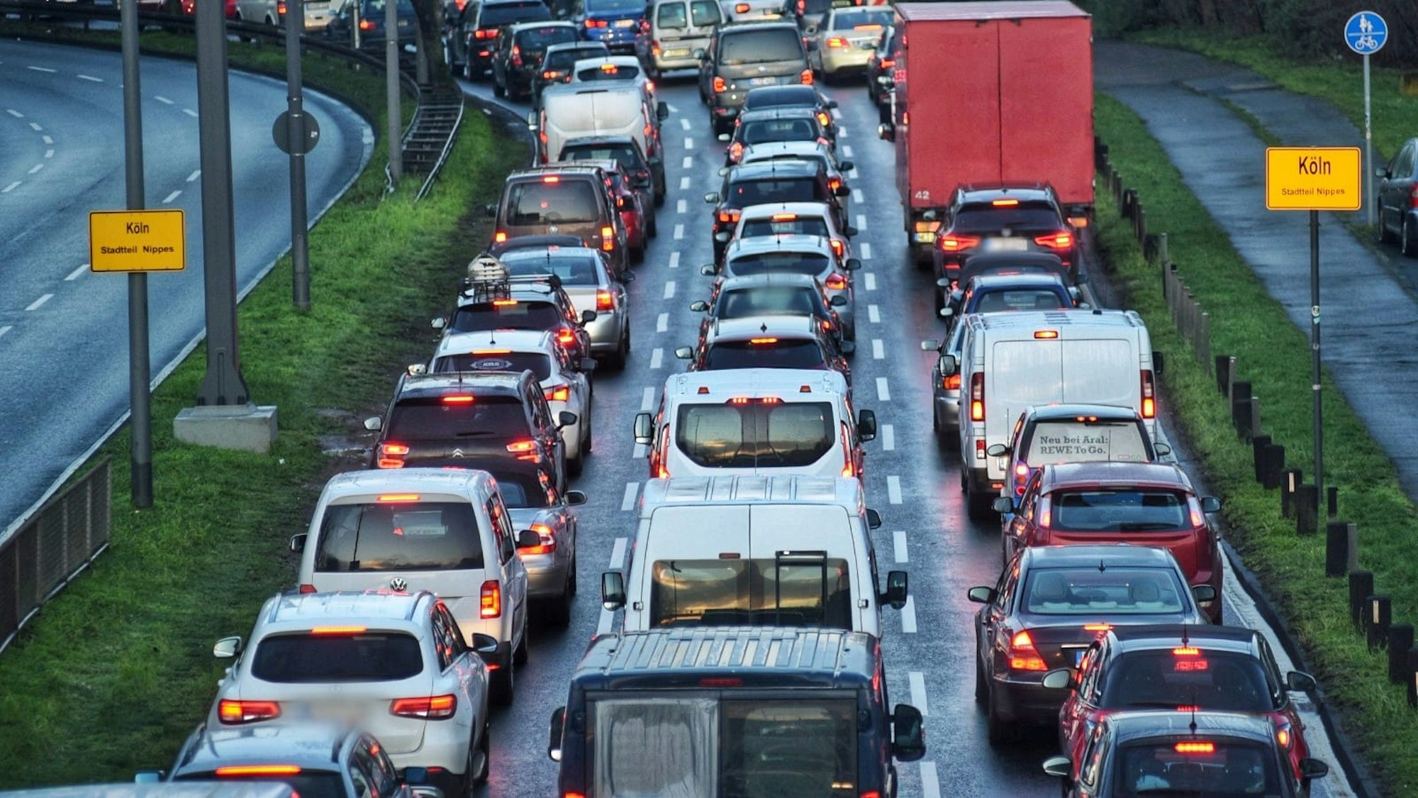 Auf der Inneren Kanalstraße gibt es Stau (Archivfoto)