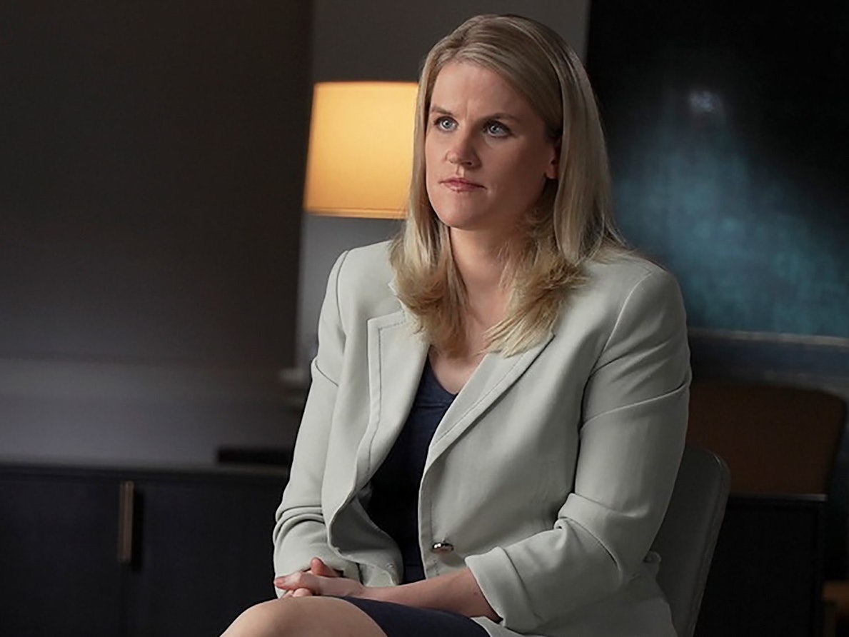 Facebook-Whistleblowerin Frances Haugen am 3. Oktober 2021 im Gespräch mit Scott Pelley vom Sender CBS.