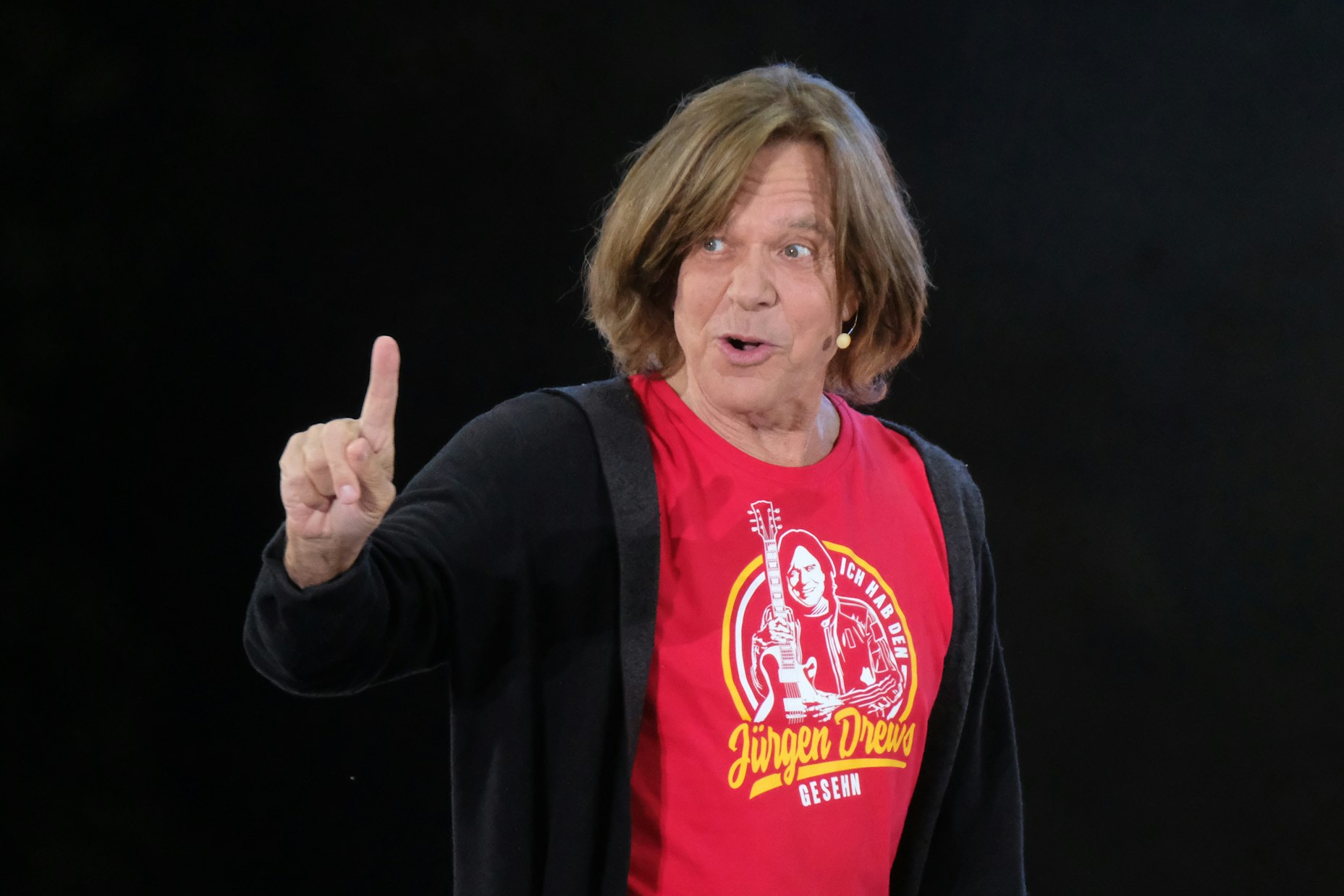 Jürgen Drews singt auf der Bühne.