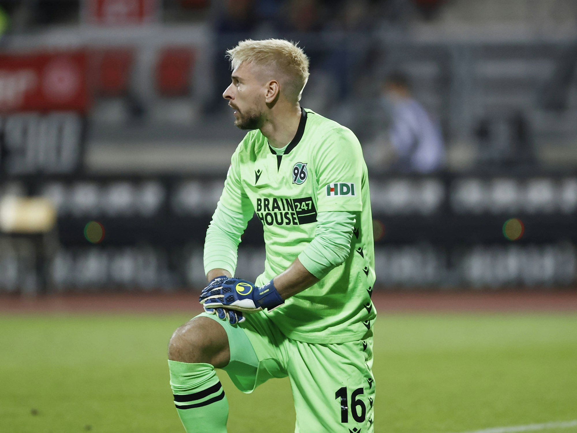 Ron-Robert Zieler spielt für Hannover 96 gegen den 1. FC Nürnberg.