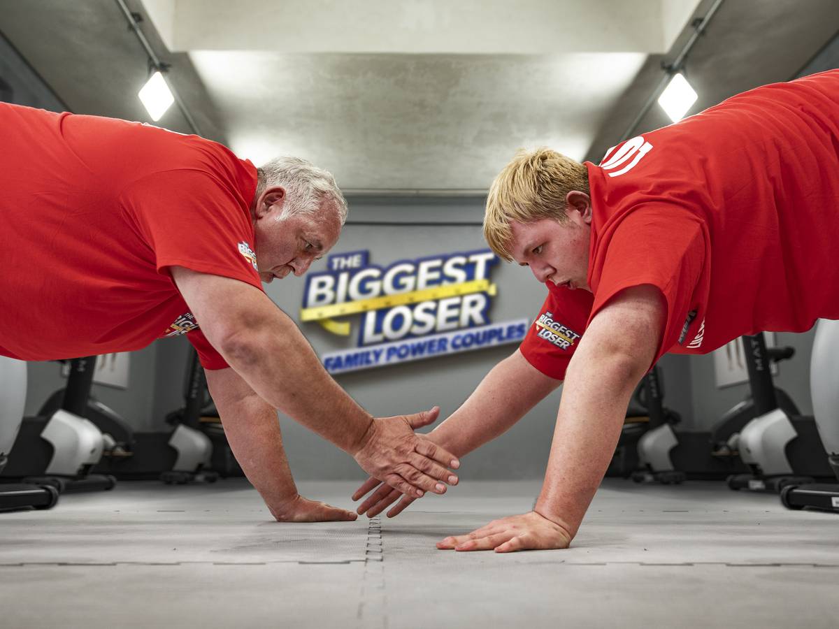 Manni und Lucas aus Köln strengen sich bei The Biggest Loser - Family Power Couples (SAT.1) an