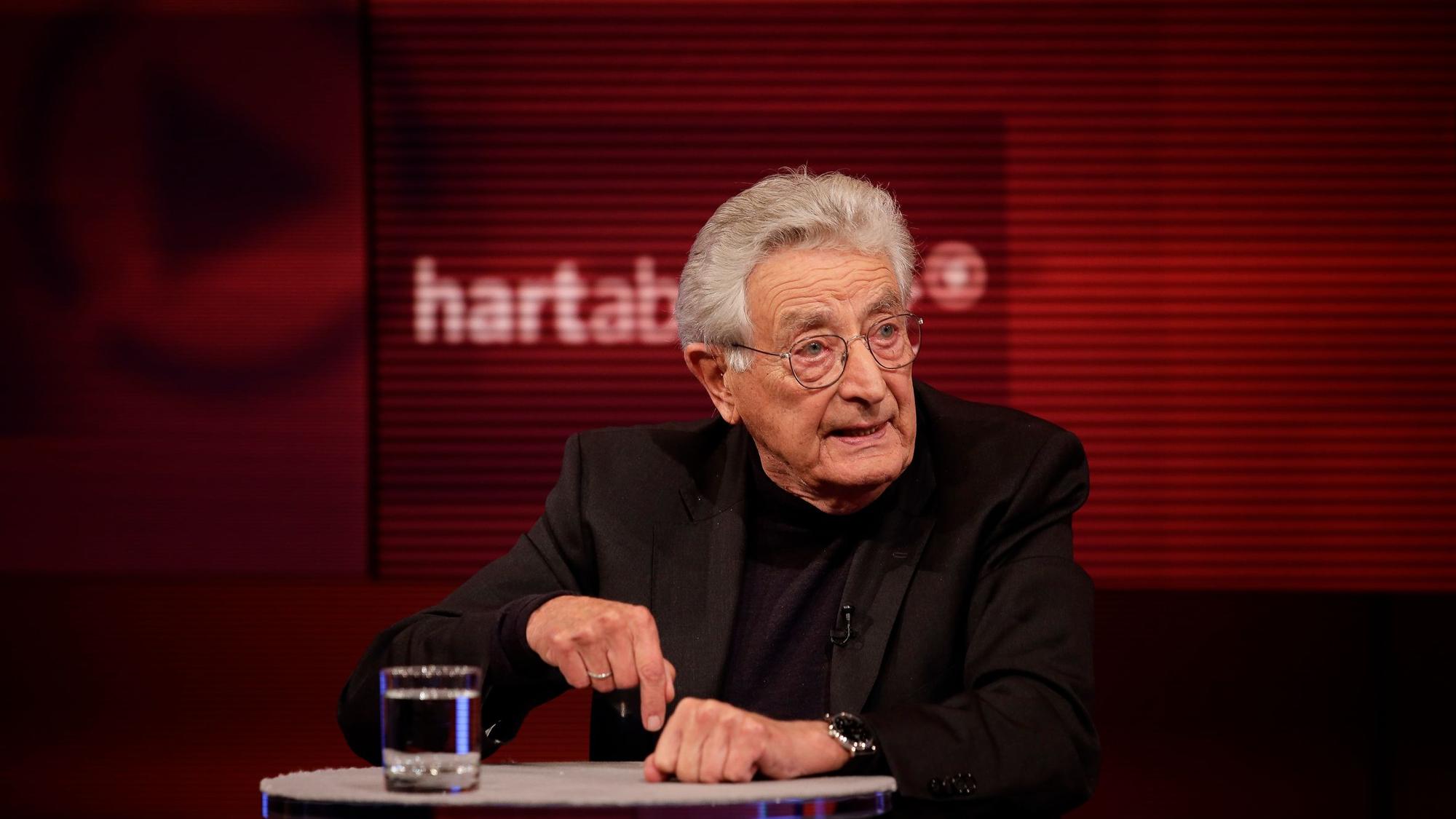FDP-Urgestein Gerhart Baum wurde bei „Hart aber fair“ am Montagabend (05. September) plötzlich wütend, als es um Armin Laschet ging.