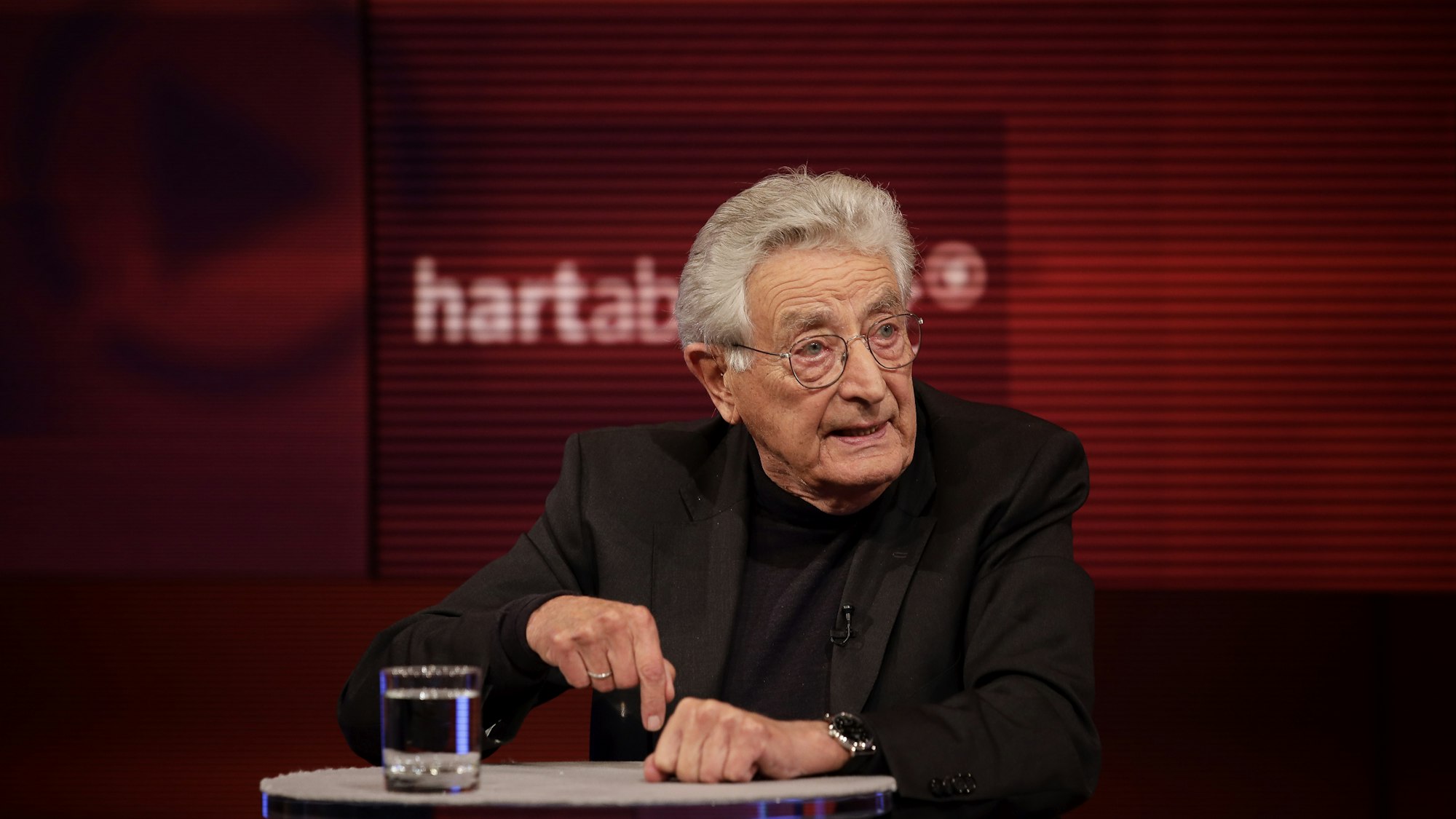 FDP-Urgestein Gerhart Baum wurde bei „Hart aber fair“ am Montagabend (05. September) plötzlich wütend, als es um Armin Laschet ging.