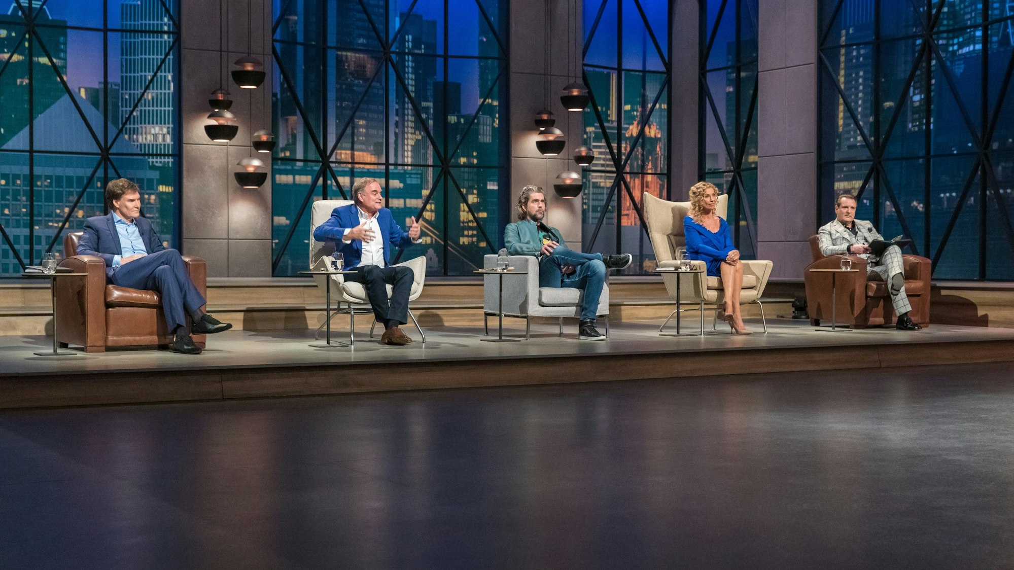 „Die Höhle der Löwen“ 2021: (von links) Carsten Maschmeyer, Dr. Georg Kofler, Nils Glagau, Dagmar Wöhrl und Ralf Dümmel.