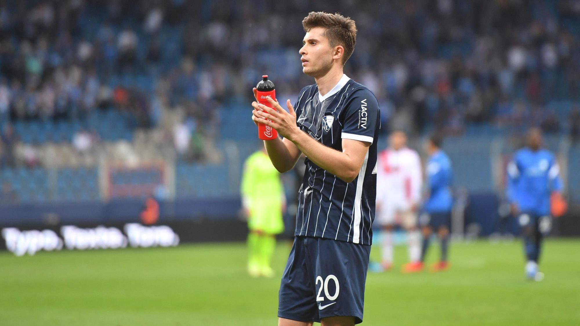 Elvis Rexhbecaj spielt in der Bundesliga für den VfL Bochum gegen den VfB Stuttgart.
