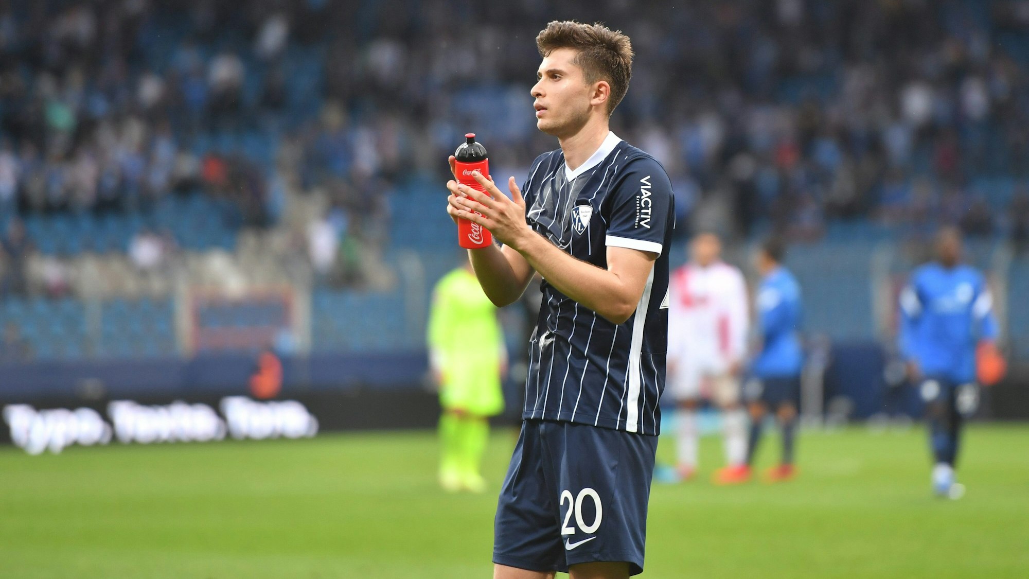 Elvis Rexhbecaj spielt in der Bundesliga für den VfL Bochum gegen den VfB Stuttgart.