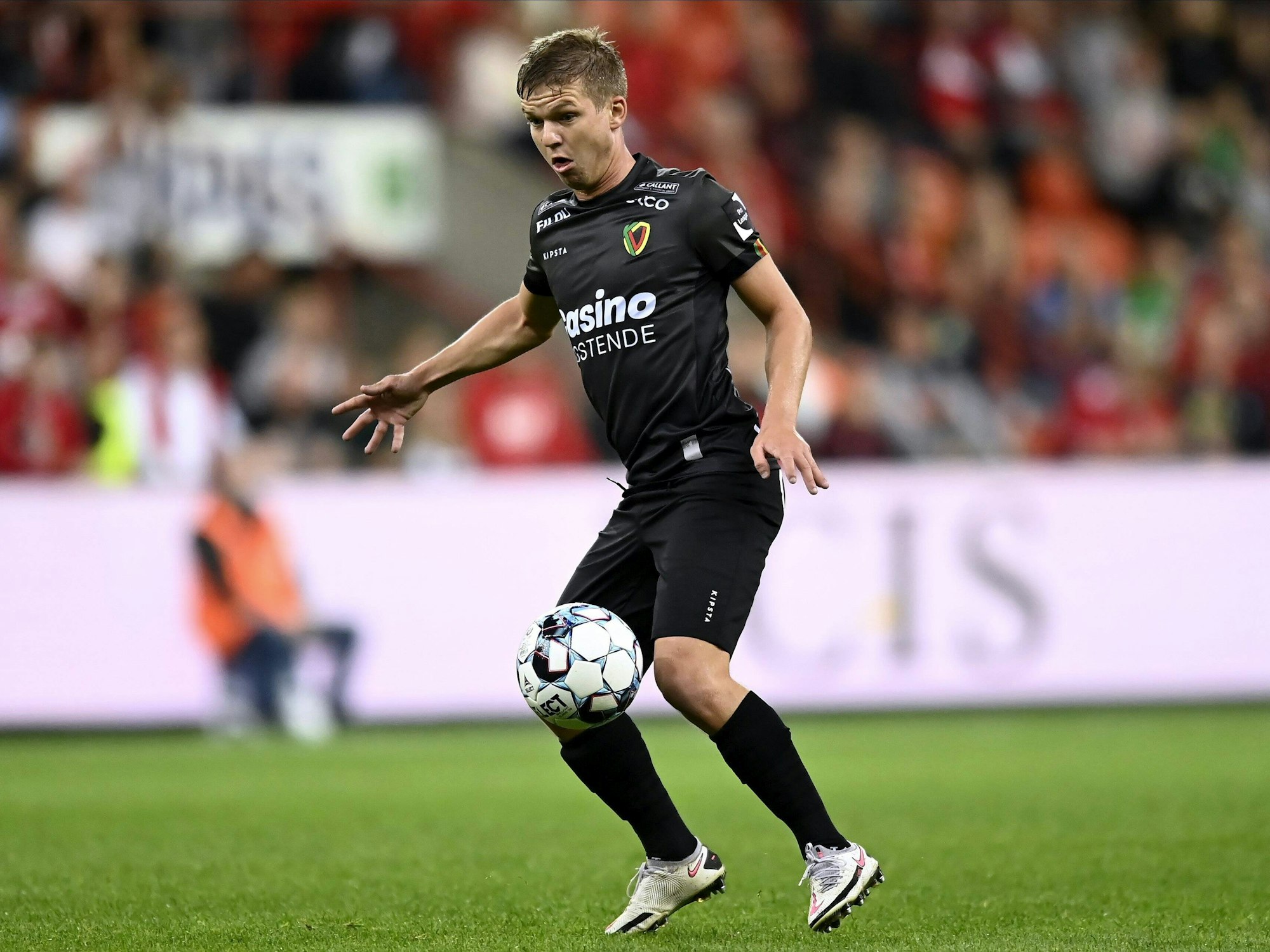 Vincent Koziello spielt für KV Oostende gegen Standard Lüttich.